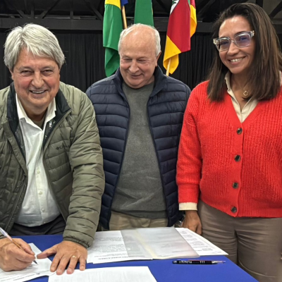 Prefeito Nestor Tissot assina contrato para a reconstrução do bairro Piratini ‘Norte’