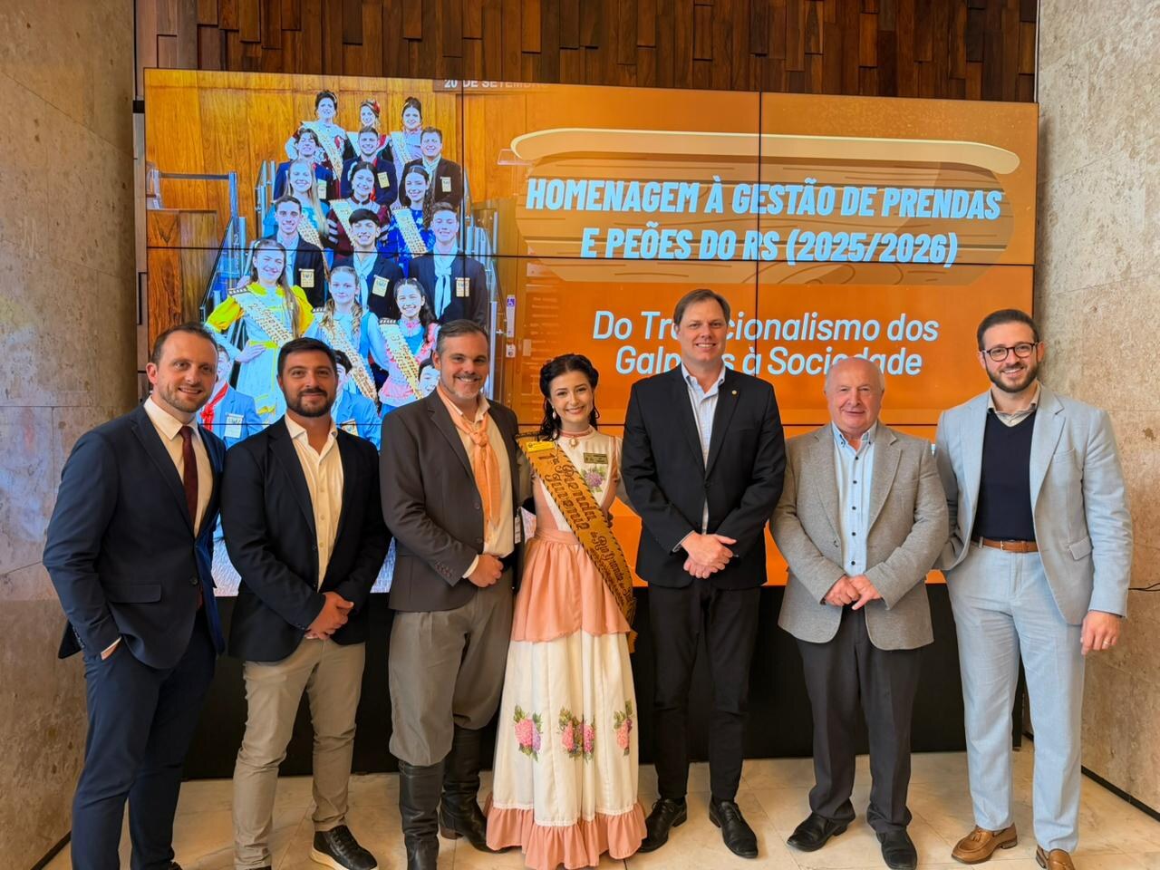 Câmara de Gramado participa de homenagem às prendas e peões do Rio Grande do Sul na Assembleia Legislativa