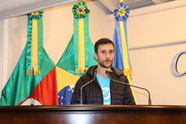 Felipe Mapelli Antunes recebe homenagem como Desportista Gramadense