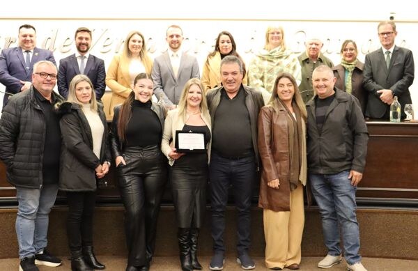 Enia da Silveira é homenageada como Empresária Destaque na Semana Legislativa