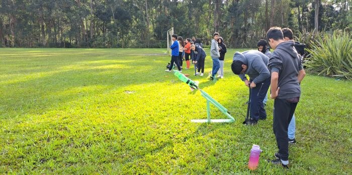 Canela promove 1ª Competição Municipal de Lançamento de Foguetes com alunos da rede escolar