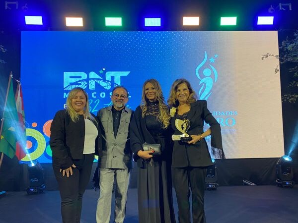 Marta Rossi é homenageada na abertura da 32ª BNT Mercosul em Balneário Camboriú