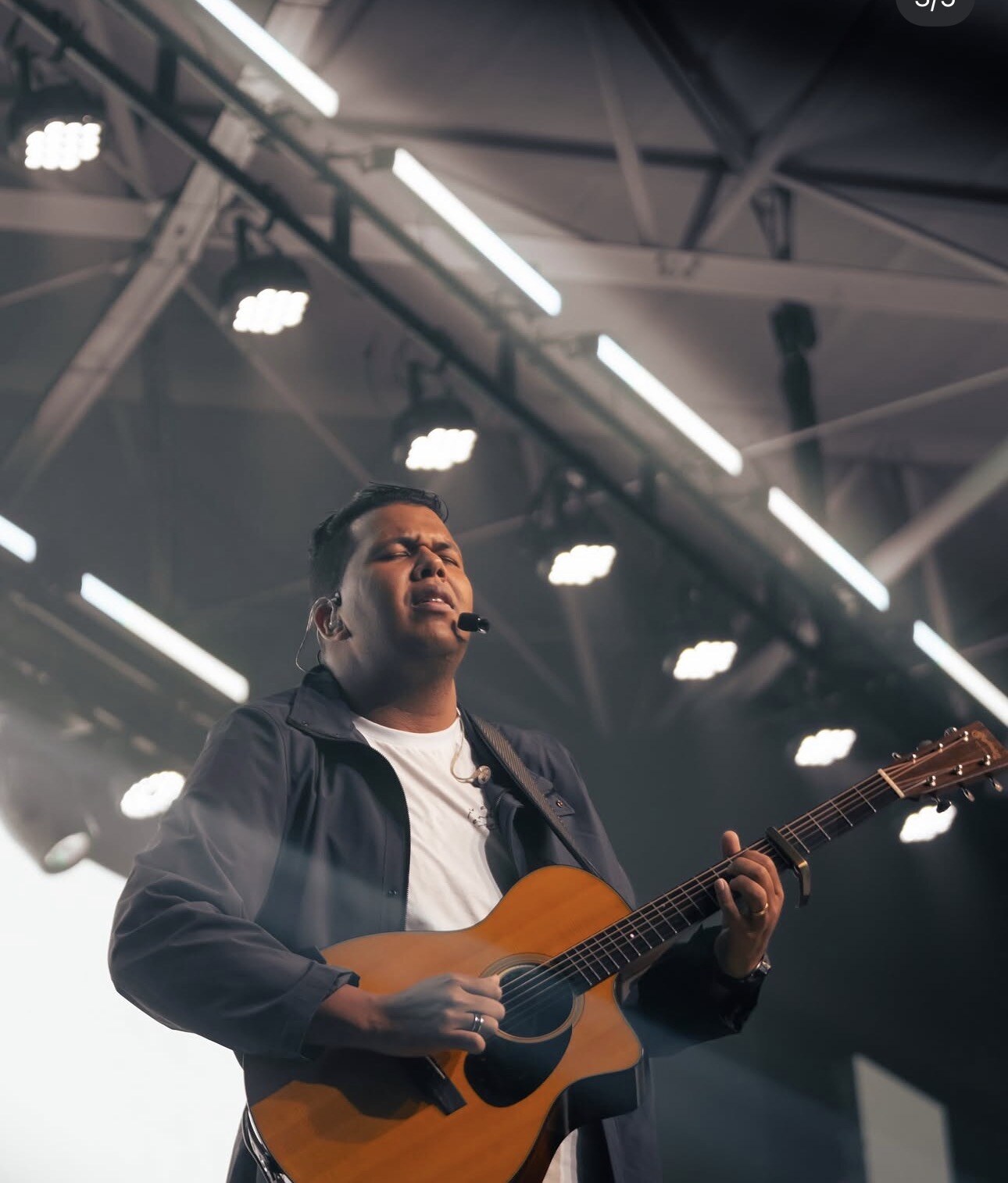 Artista gospel Thárcio Campos faz show em noite especial no Parque Temático Lumni Gramado