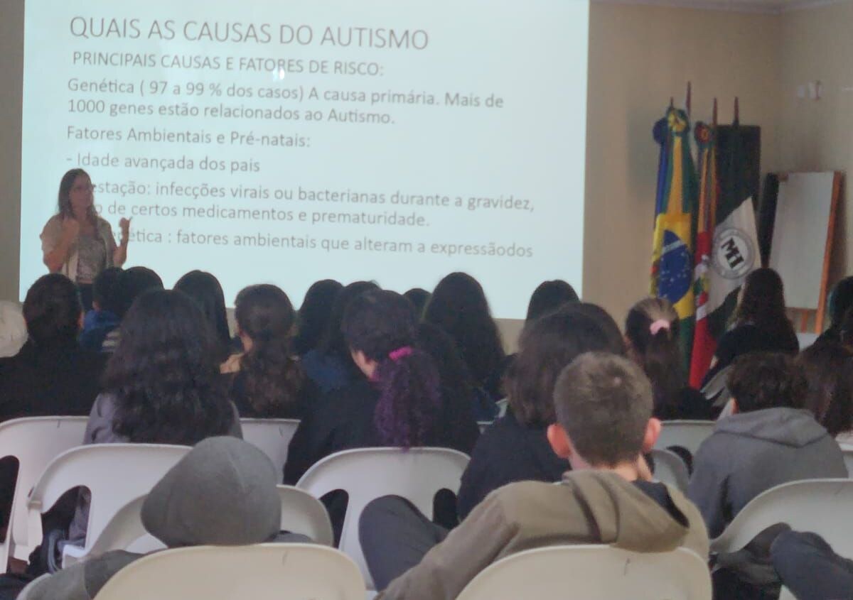 Gabinete da vereadora Vivi Cardoso promove ação sobre inclusão na Escola Maximiliano Hahn
