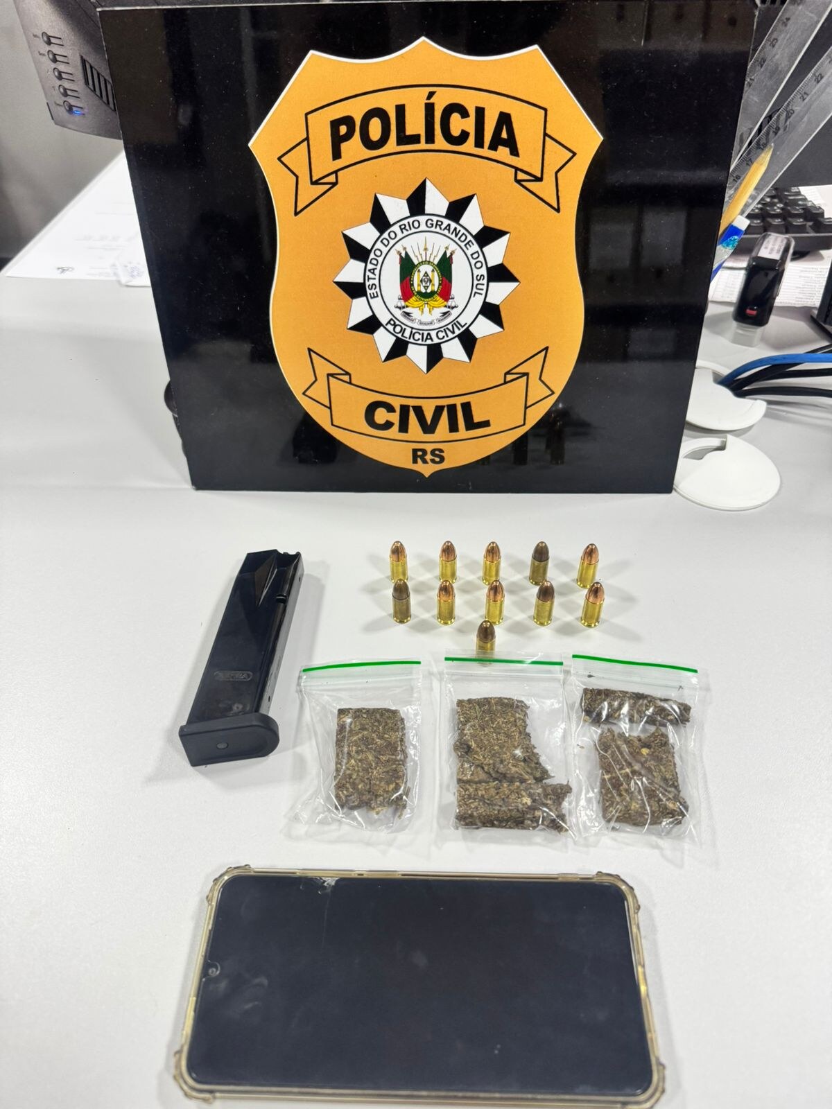 Preso em flagrante criminoso envolvido em acidente com veículo clonado e tráfico de drogas em Canela