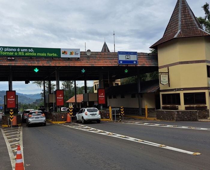 Cerca de 127 mil veículos devem passar pelas praças de pedágio da Região das Hortênsias durante o feriado de Tiradentes, diz a EGR