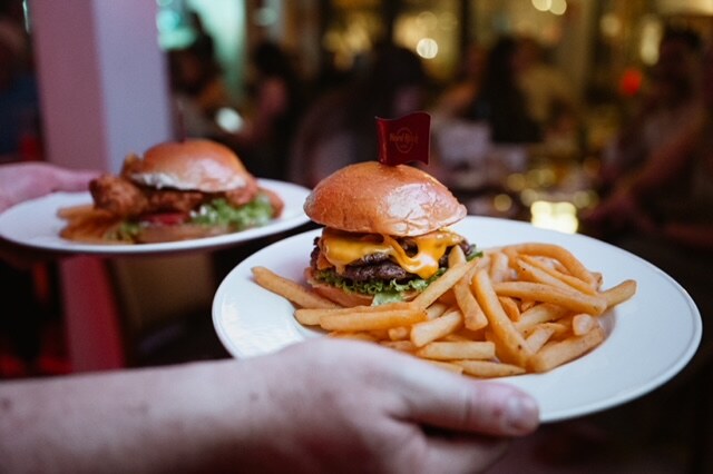 Hard Rock Cafe Gramado cria campanha exclusiva para moradores com promoção “compre um e ganhe outro”