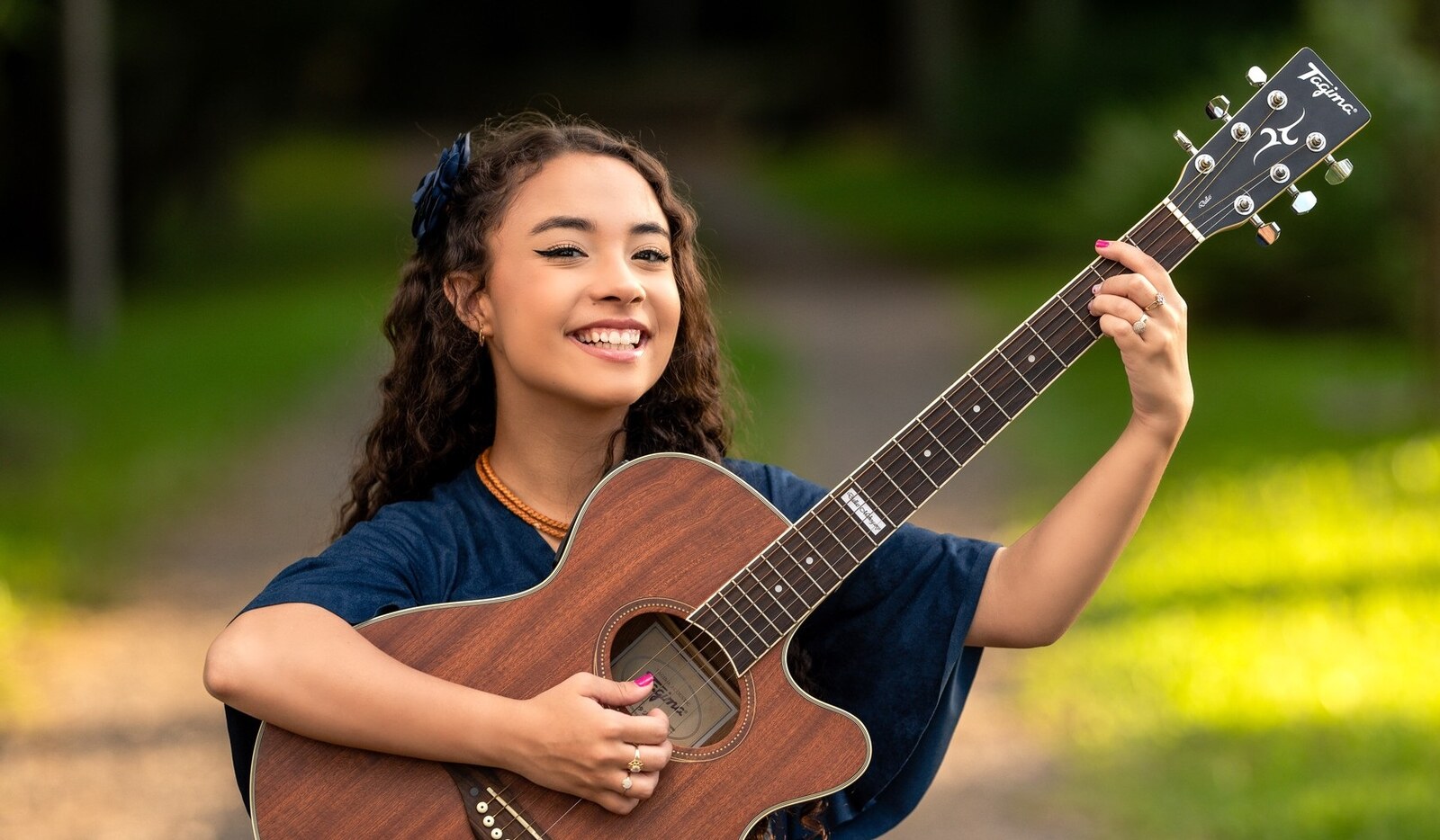 Estrela do The Voice Kids, Luiza Barbosa, visita a Magia da Páscoa neste domingo em Nova Petrópolis