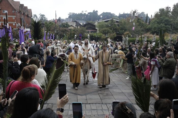 Procissão de Ramos abre a Semana Santa em Gramado