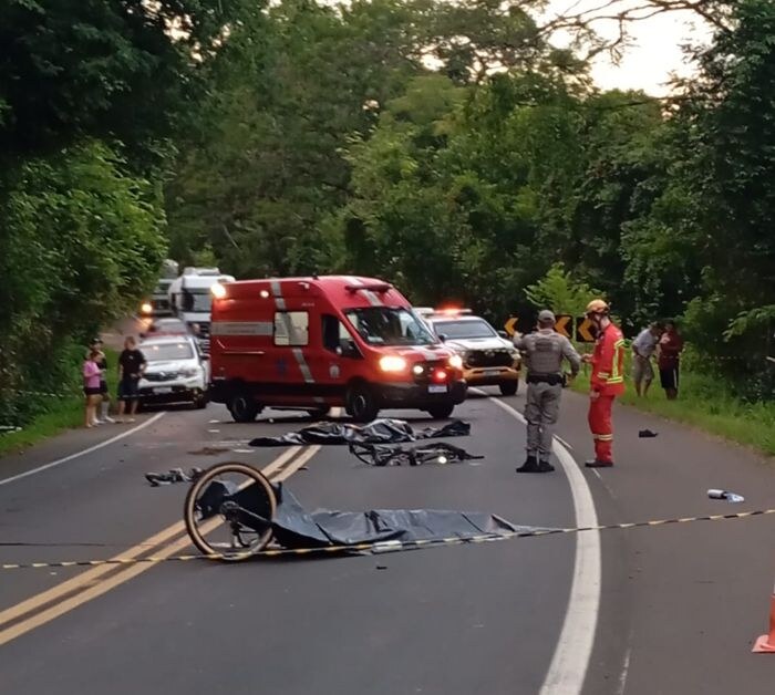 Ciclistas morrem ao serem atingidos por automóvel na ERS 115 em Três Coroas