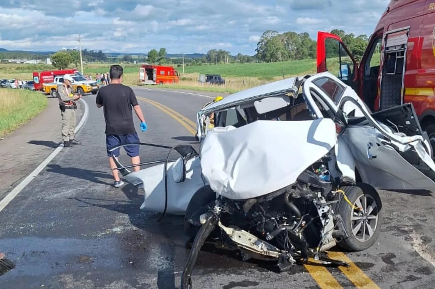 Acidente entre três veículos deixa dois mortos e dois feridos na Rota do Sol em Tainhas