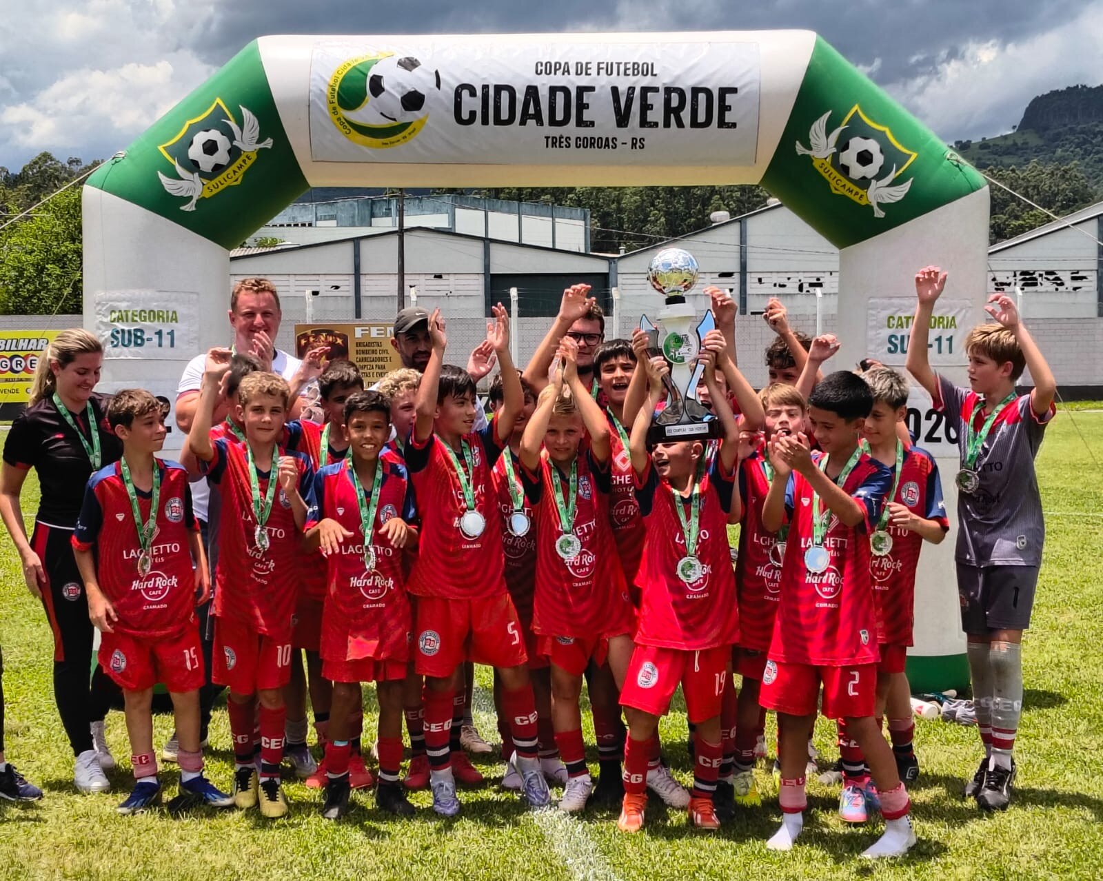 Gramadense celebra título sub-16 e participações marcantes na 16ª Copa Cidade Verde