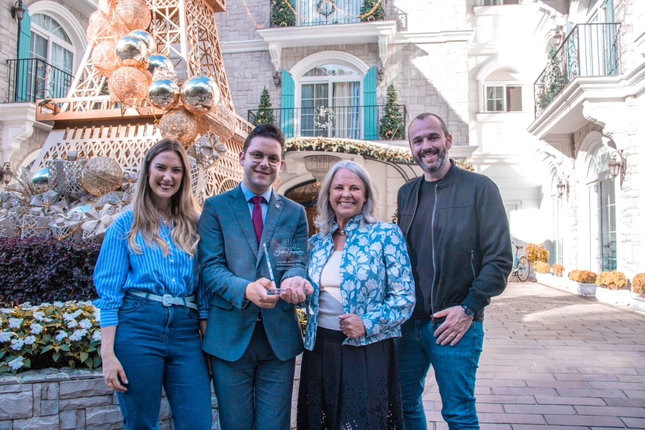 Hotel Colline de France é bicampeão do concurso Brilha Gramado do 40° Natal Luz