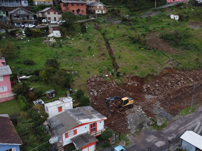 Prefeitura de Gramado inicia obras de reconstrução na região norte do bairro Piratini