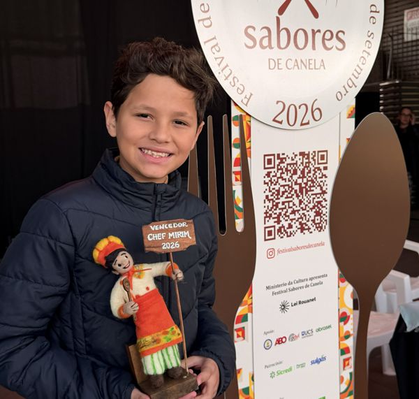Anthony Joaquim Paiva (10 anos) vence o concurso Chef Mirim no Festival Sabores de Canela