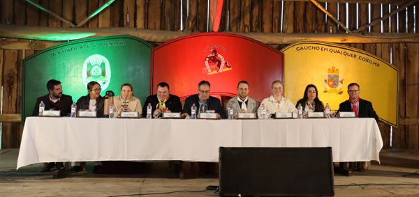 Câmara inicia análise de 17 matérias durante Sessão Descentralizada no CTG Manotaço