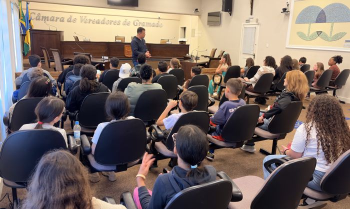 Estudantes da Escola Maximiliano Hahn visitam a Câmara pelo projeto Plantando o Futuro