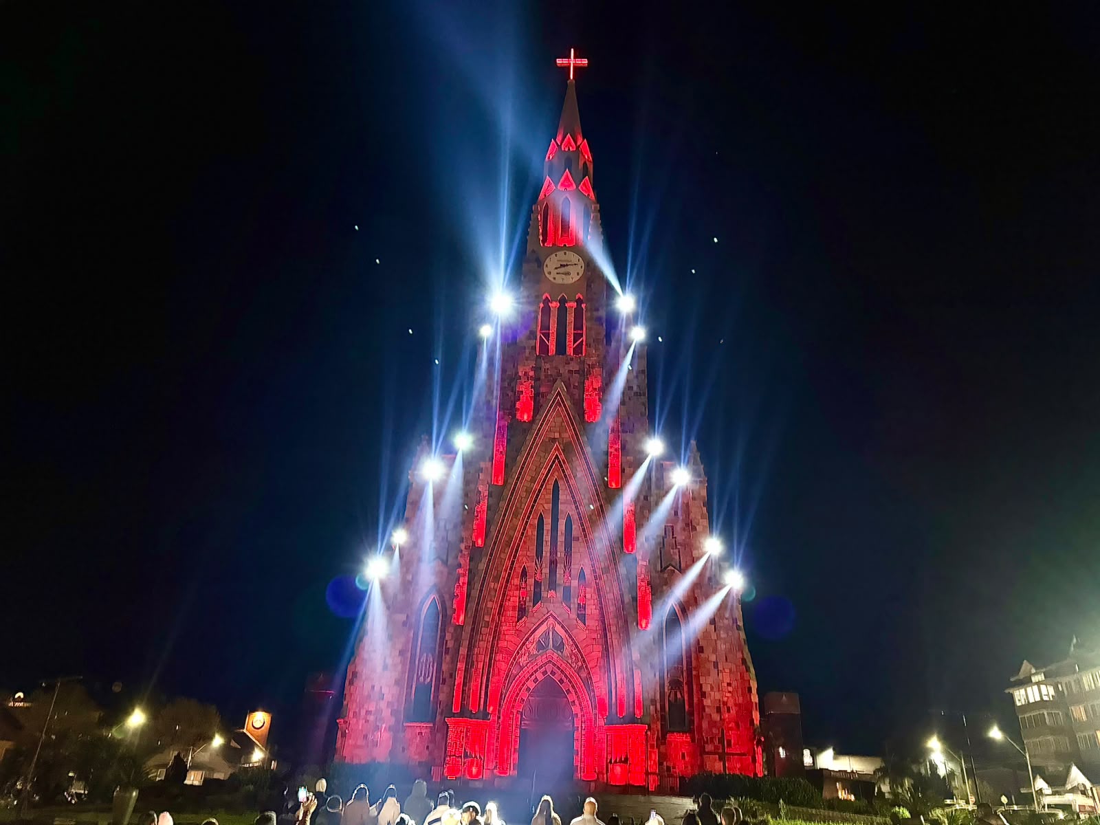 Canela se ilumina: Catedral de Pedra ganha espetáculo de som e luz