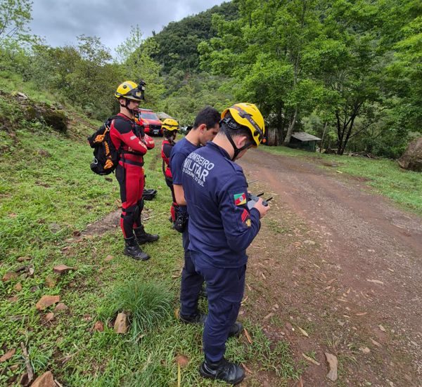 Jovem de 28 anos é arrastado pela correnteza e desaparece em rio no interior de Gramado