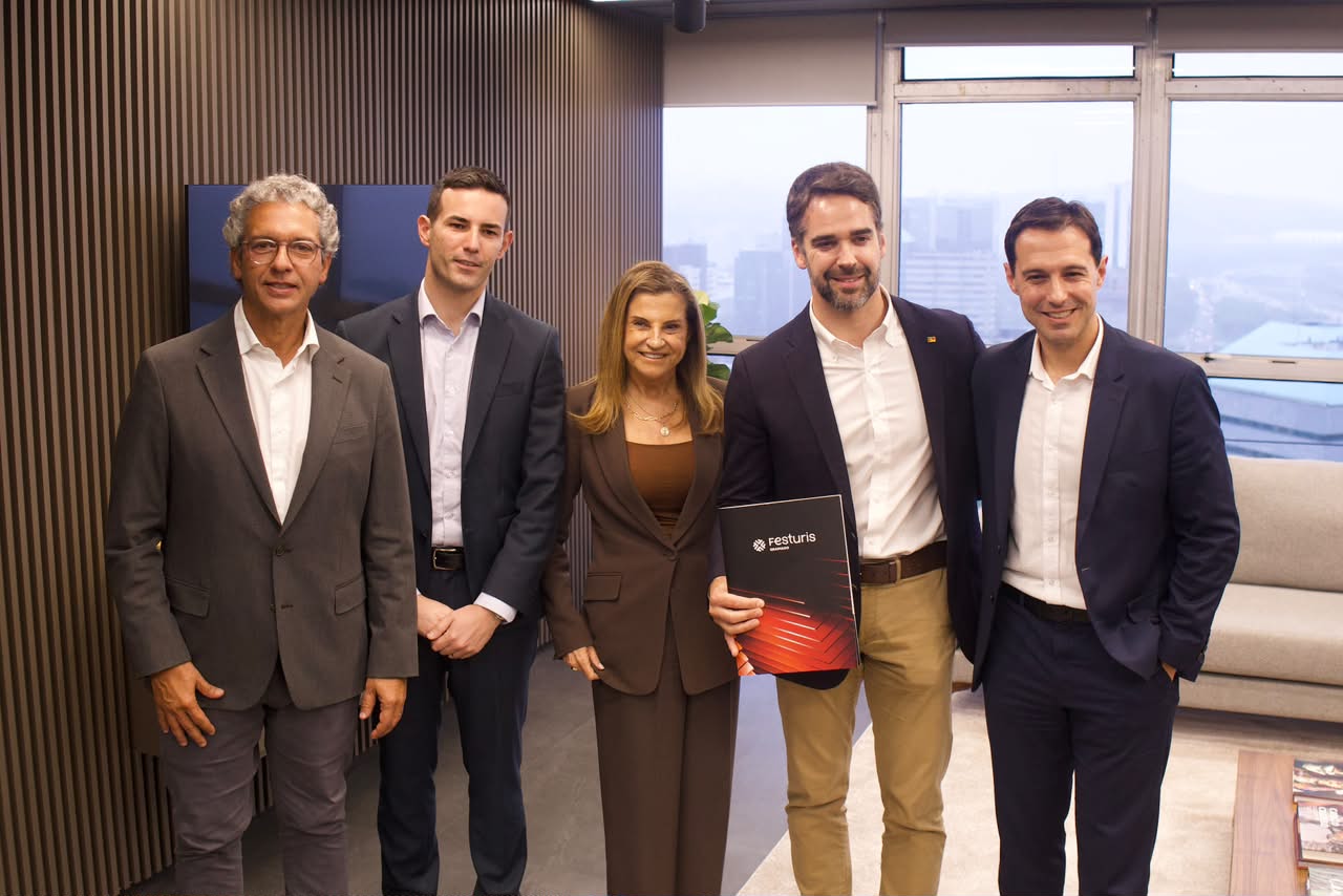 Festuris entrega convite oficial da 38ª edição a lideranças do Rio Grande do Sul