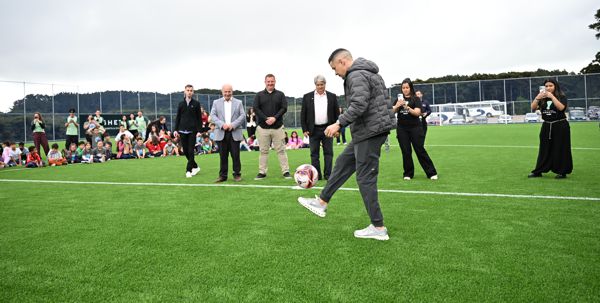 D’Alessandro dá o pontapé inicial da 6ª Copa Gramado Laghetto de Futebol Sub-16