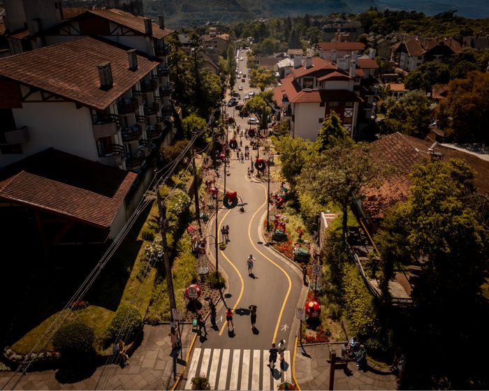 Feriado de Nossa Senhora Aparecida supera expectativa e leva 145 mil visitantes a Gramado
