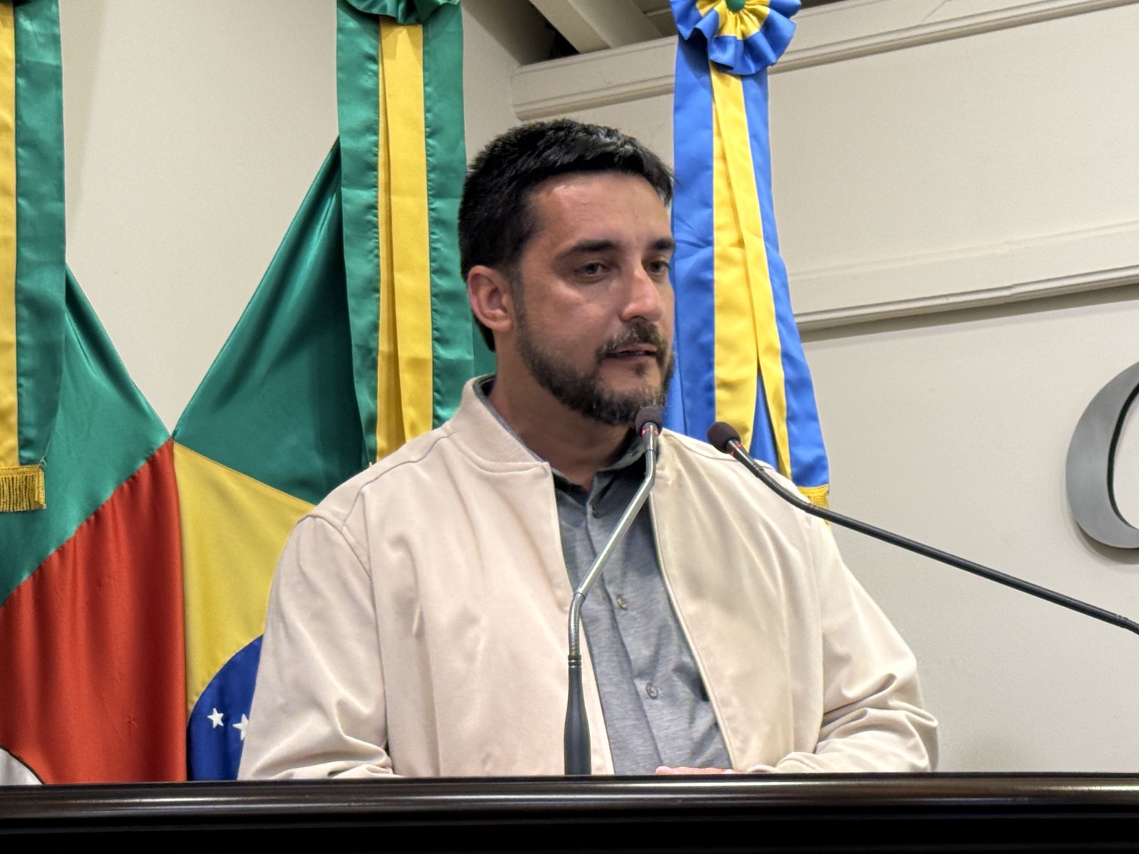 Corsan apresenta avanços no abastecimento de água e nas obras de esgoto durante a Tribuna do Povo em Gramado