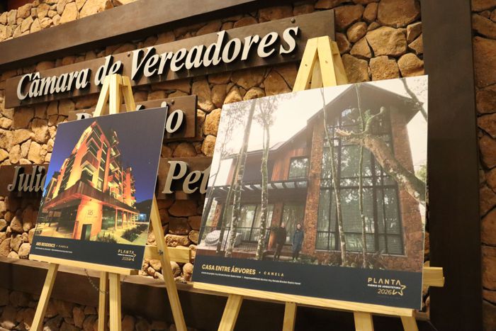 Exposição do Prêmio de Arquitetura reúne 11 edificações finalistas na Câmara de Gramado